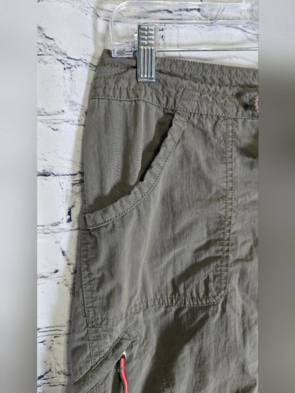 The North Face Olive Green/Gray Crop Cargo Pants Size 4‎